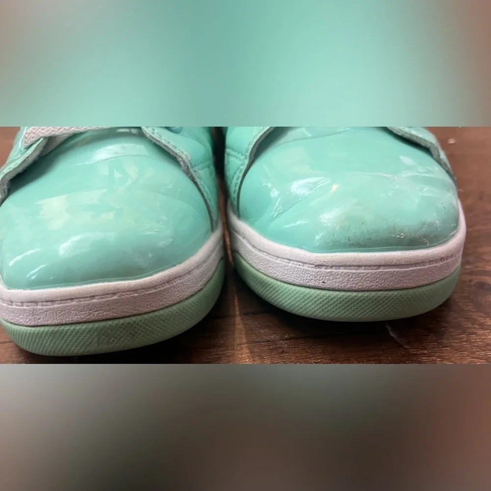 Heelys girls Seafoam green white shoes Sz 5 big girl